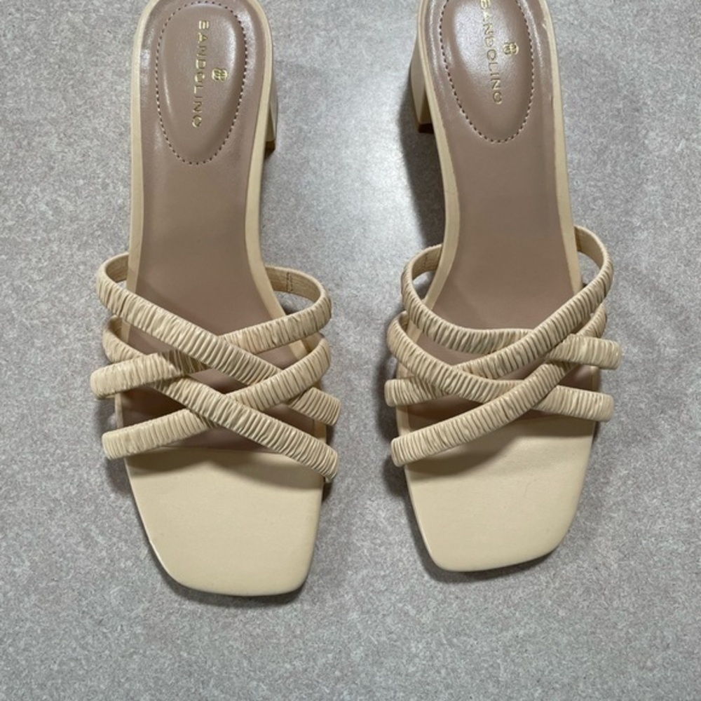 Bandolina Women's Cream Strappy Sandals